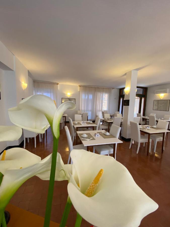Hotel Miriam Σέστρι Λεβάντε Εξωτερικό φωτογραφία