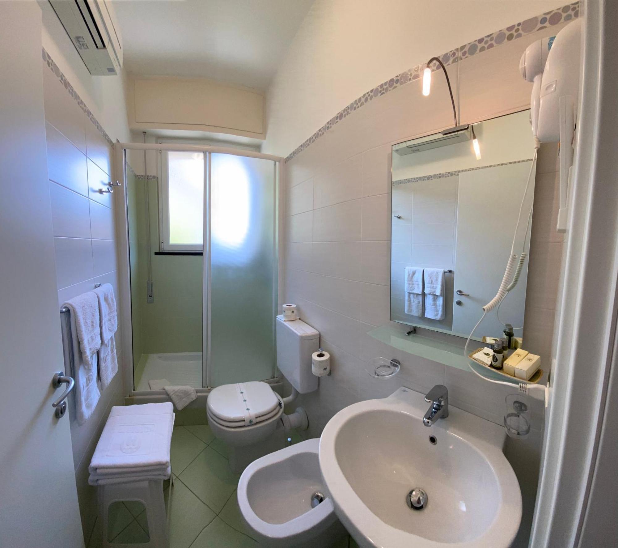 Hotel Miriam Σέστρι Λεβάντε Εξωτερικό φωτογραφία